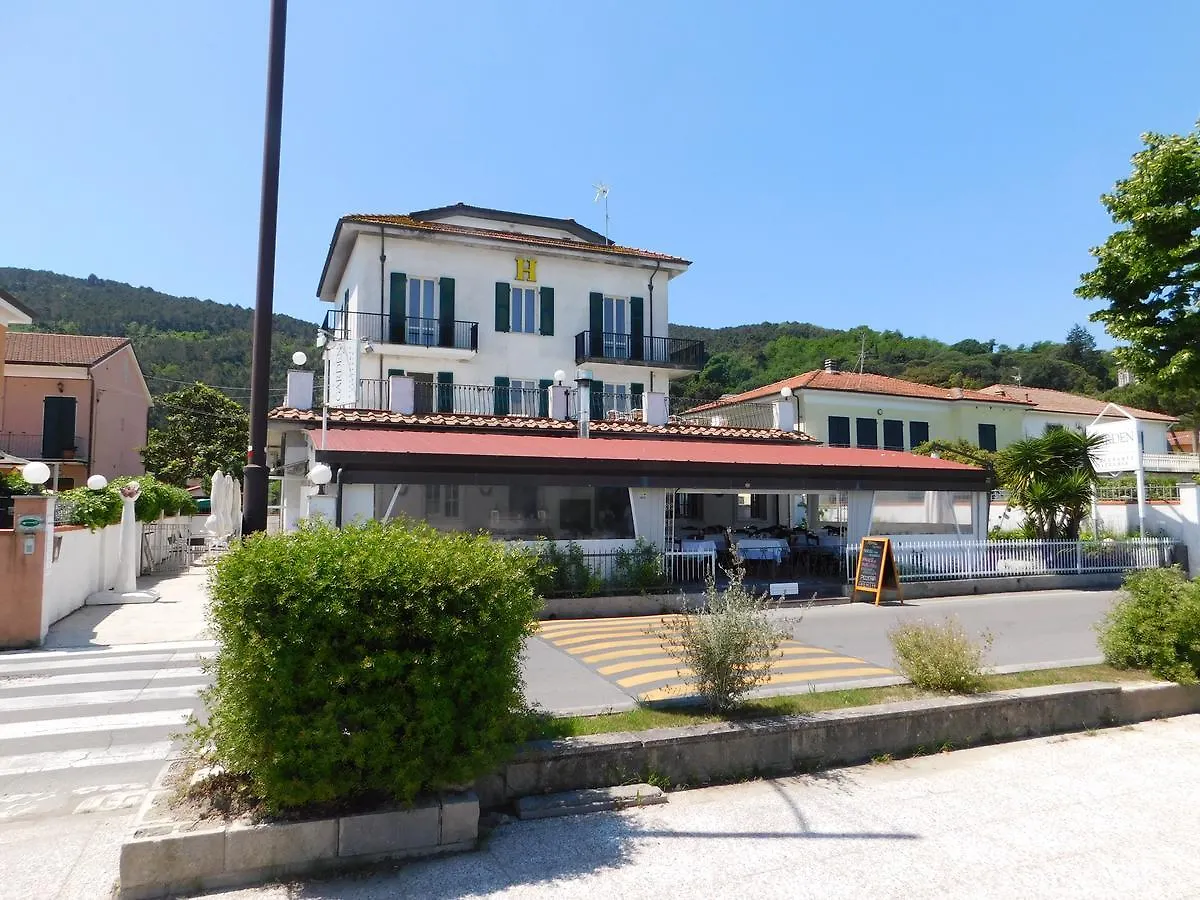 Hotel Garden Bocca di Magra 3*,  Italia